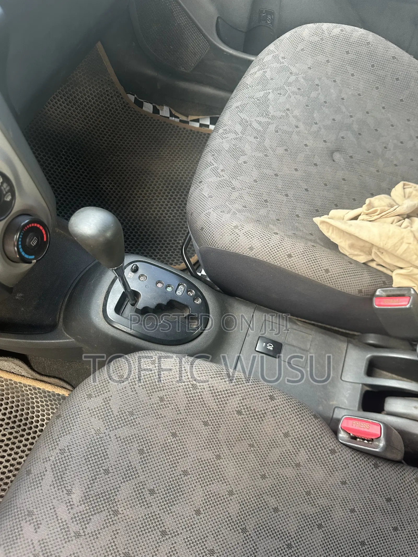 Toyota Vitz 1.0 FWD 5dr 2010 White