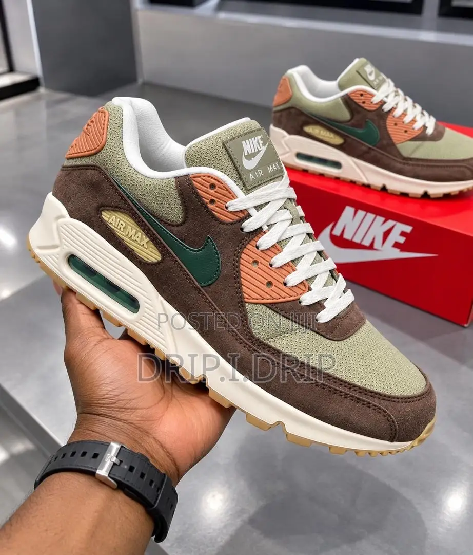 Nike Airmax 90. Very Classic and Tough .Comes in box.Available in Box