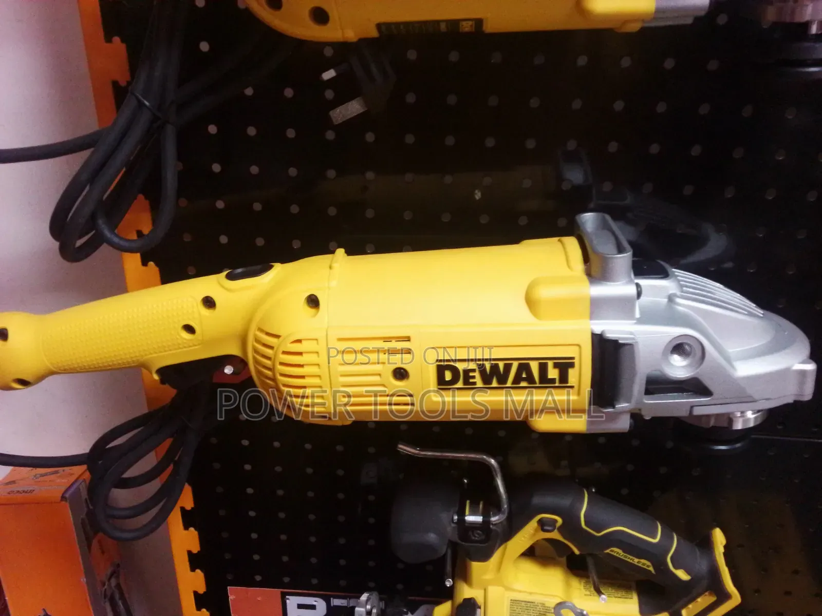DeWalt Angle Grinder 2200W(9")