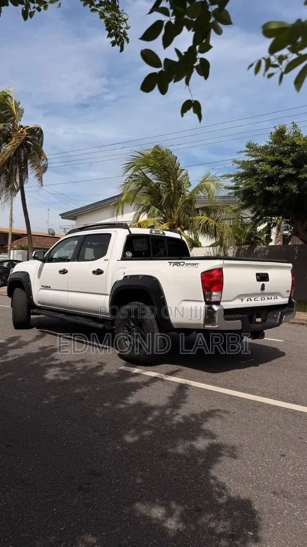 Toyota Tacoma 2017 White