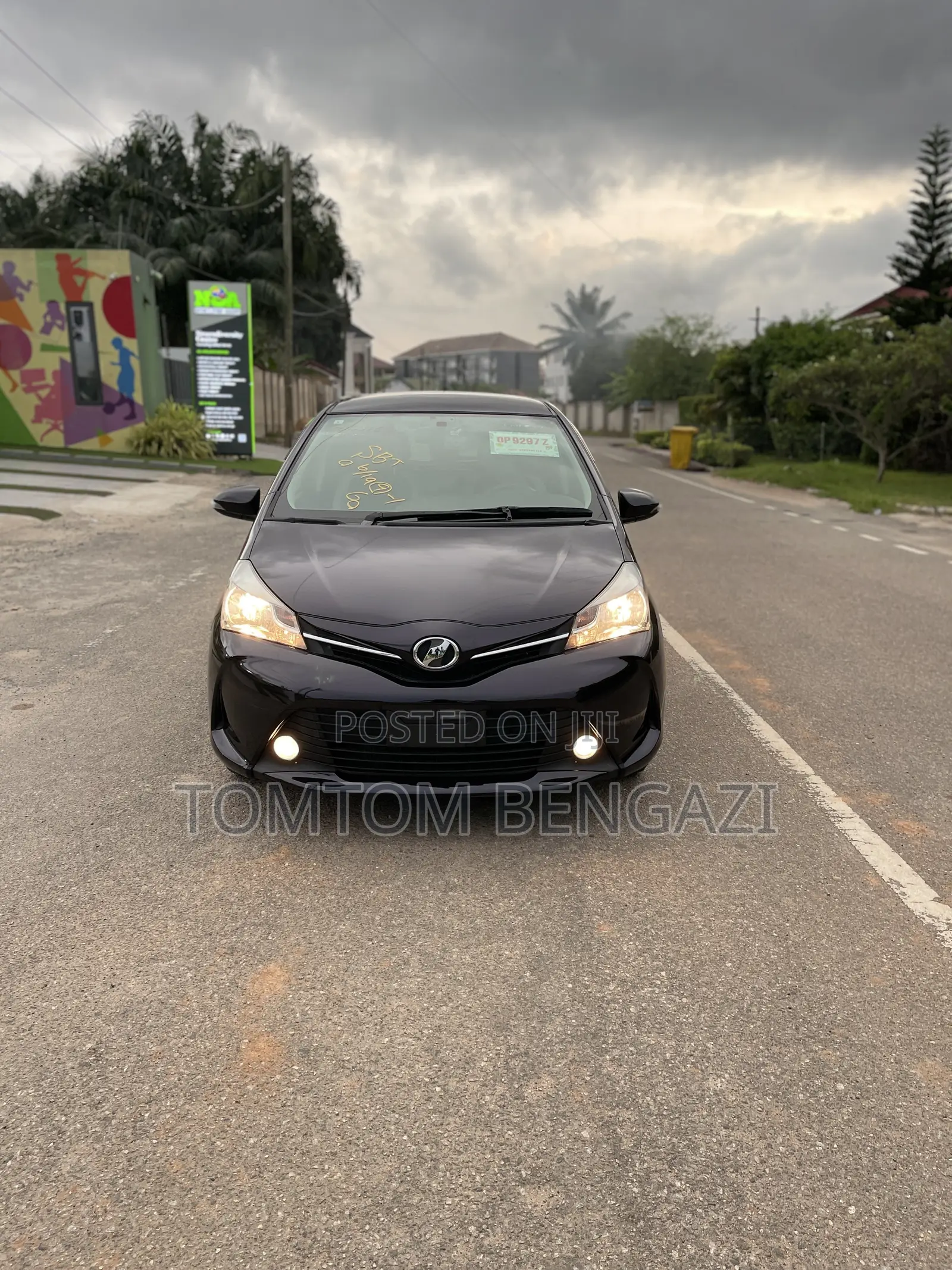 Toyota Vitz 1.3 FWD 5dr 2015 Burgundy