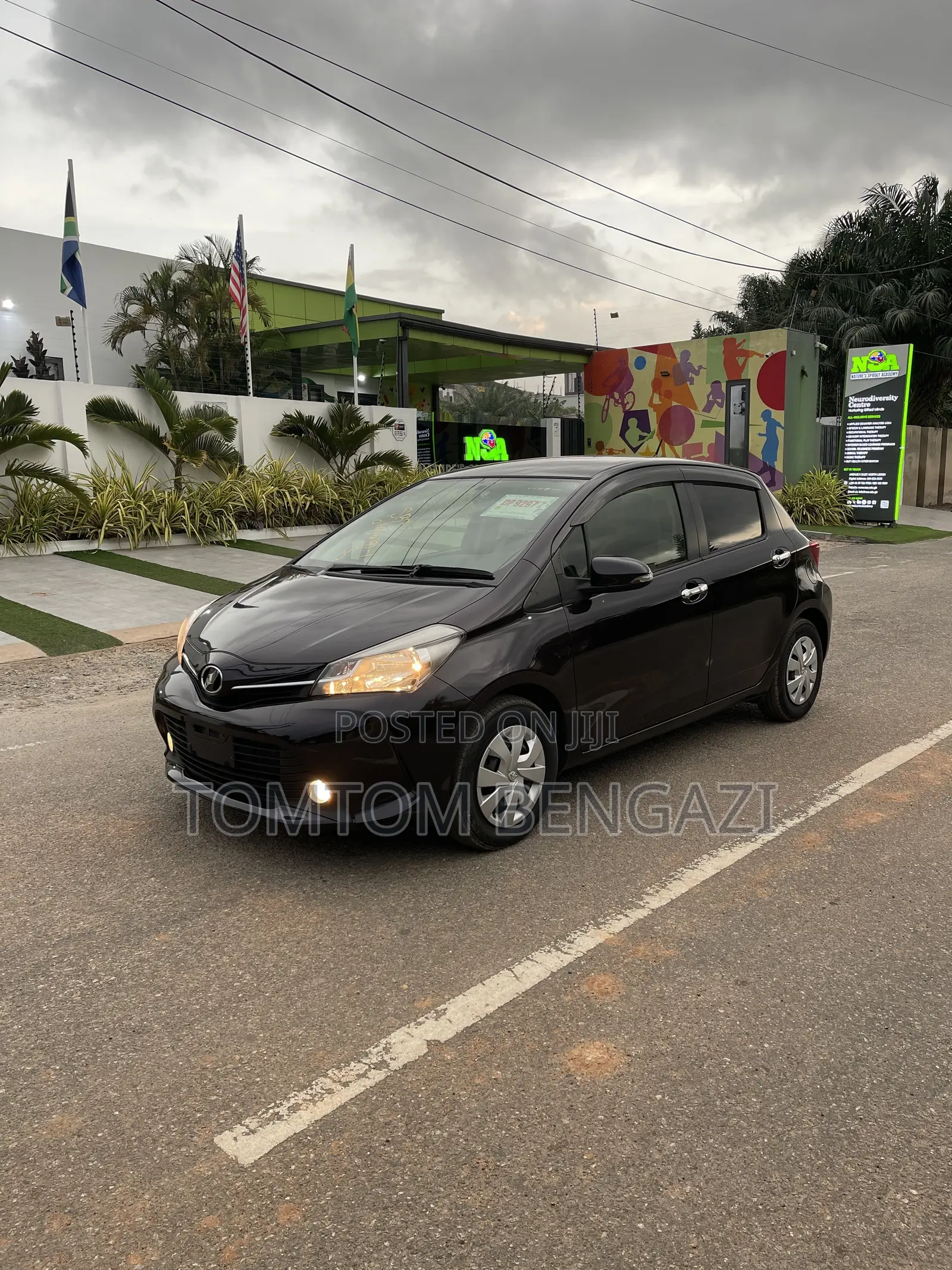 Toyota Vitz 1.3 FWD 5dr 2015 Burgundy
