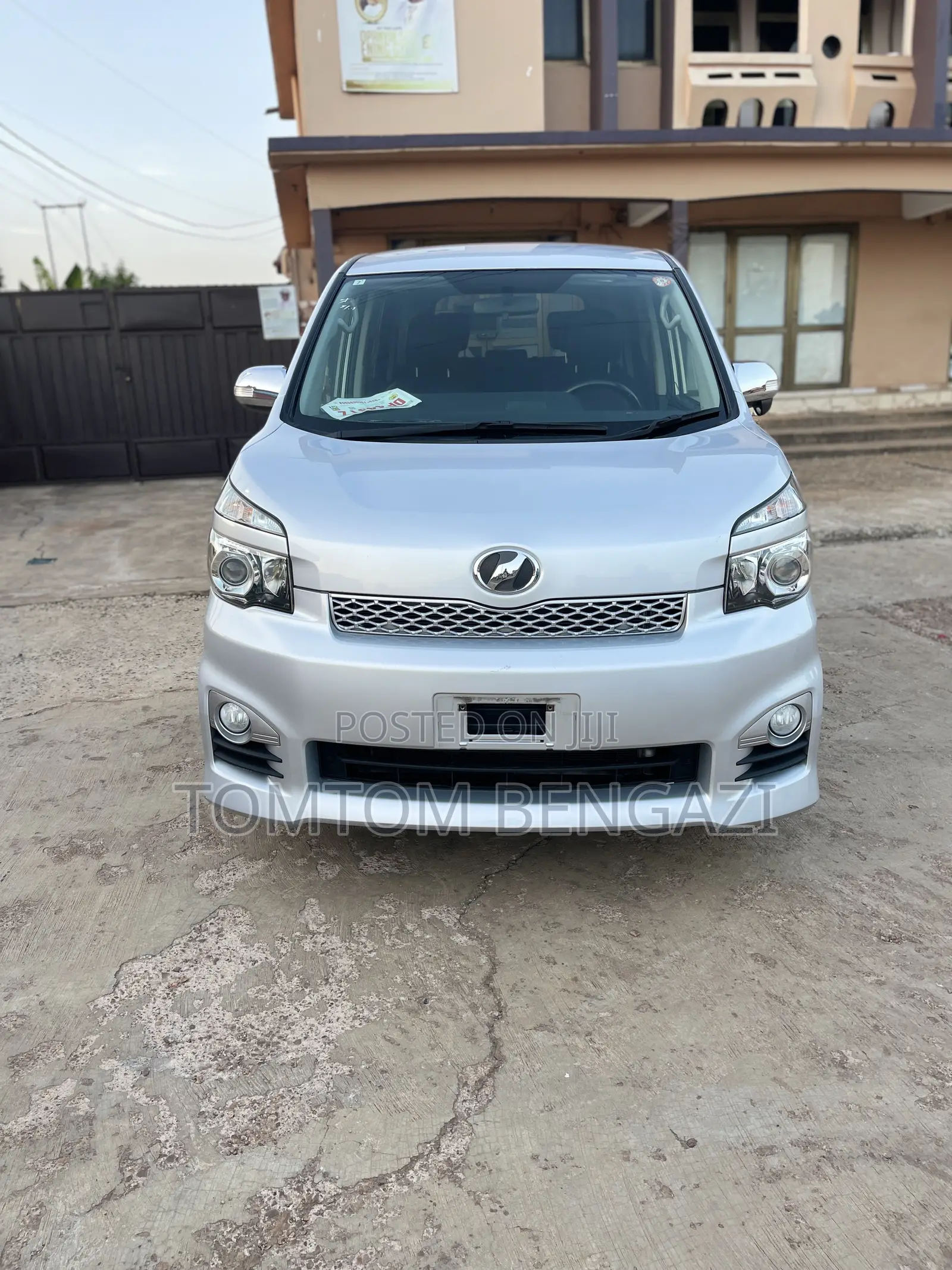 Toyota Voxy V 2WD 8-Seater 2011 Silver