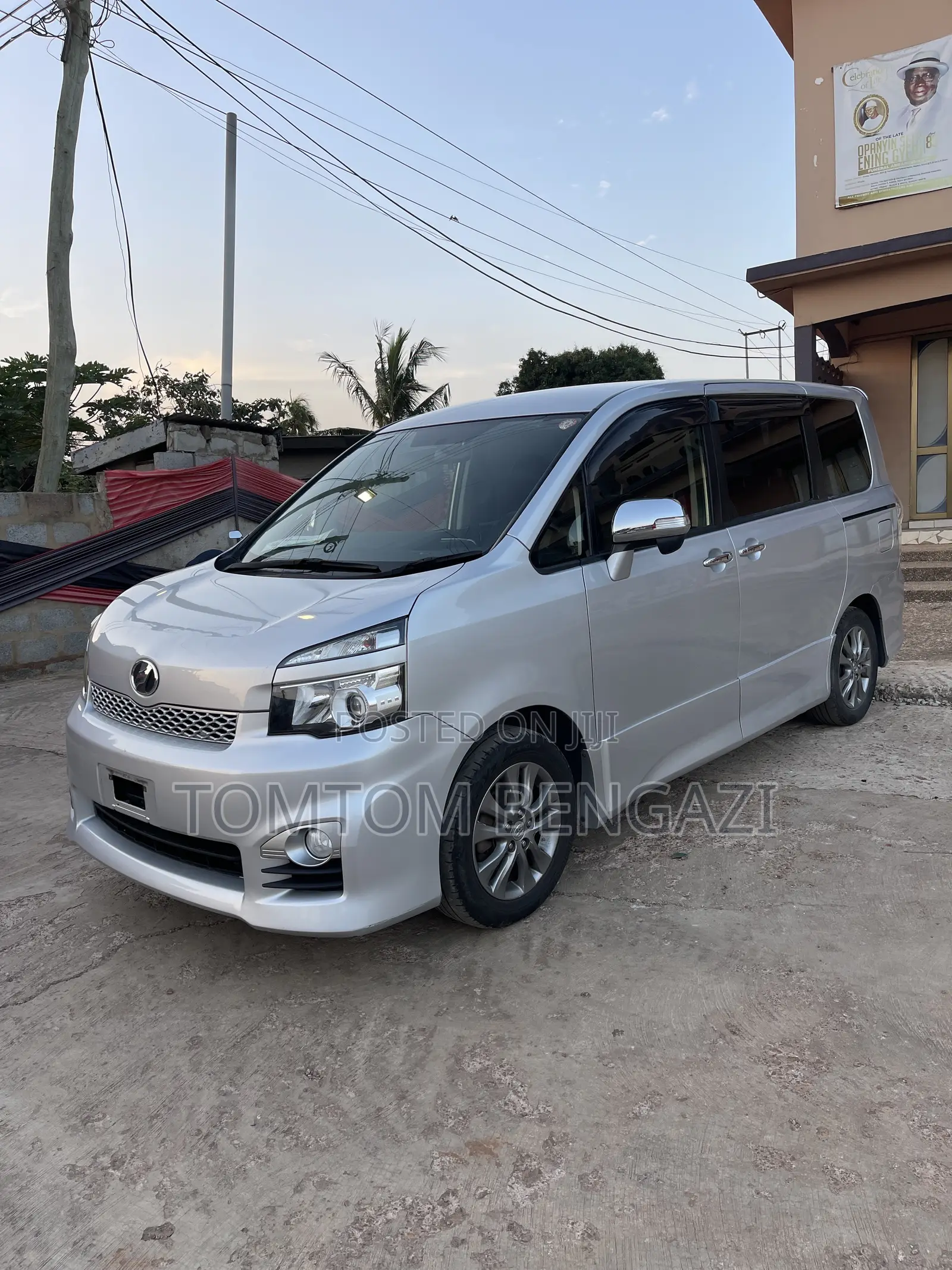 Toyota Voxy V 2WD 8-Seater 2011 Silver