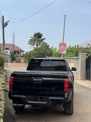 Toyota Tacoma 2024 Black