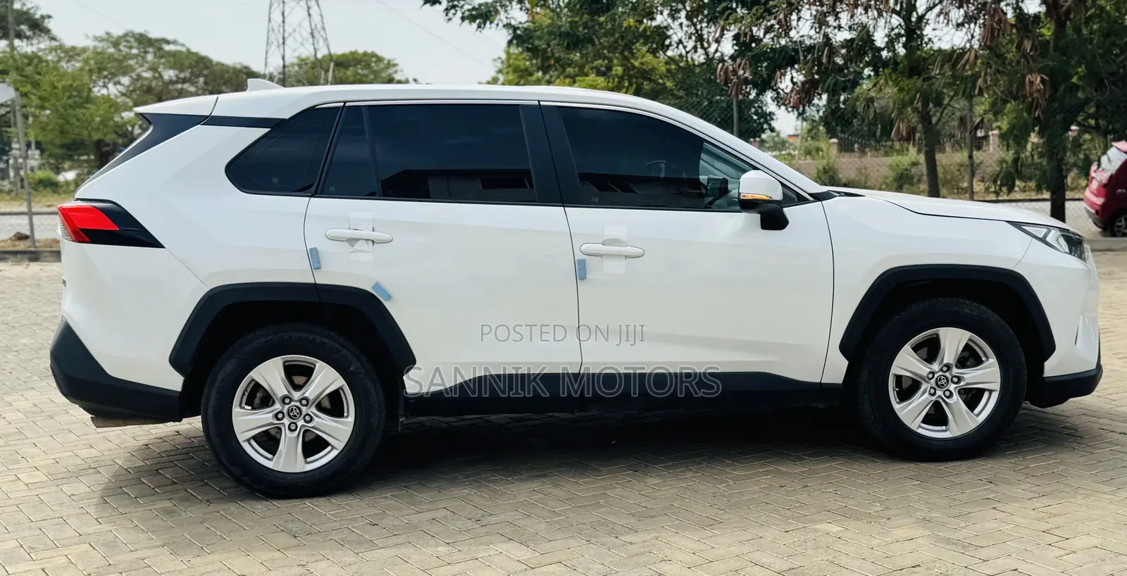 Toyota RAV4 LE AWD 2023 White