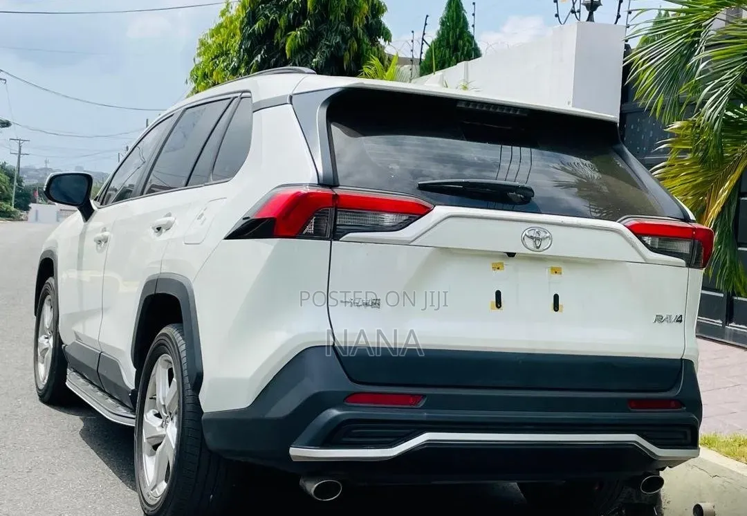 Toyota RAV4 XLE AWD 2020 White