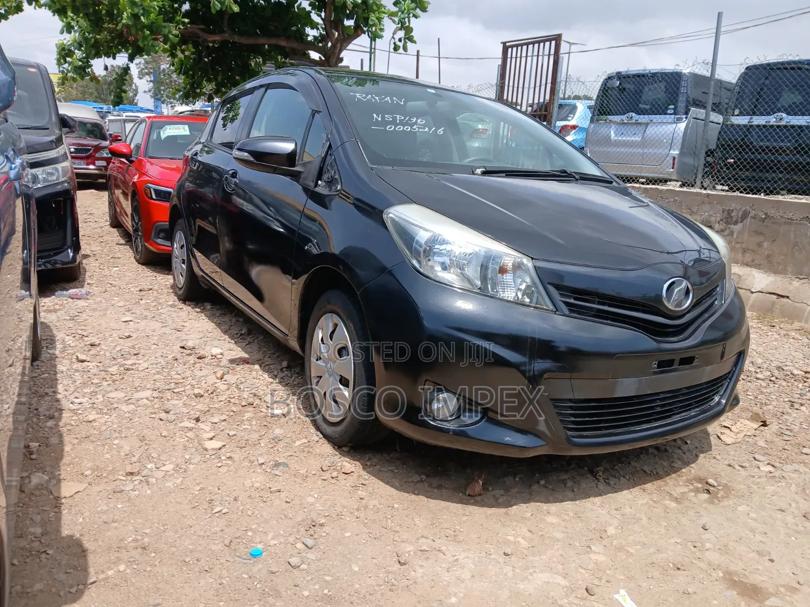 Toyota Vitz 1.3 FWD 5dr 2014 Black