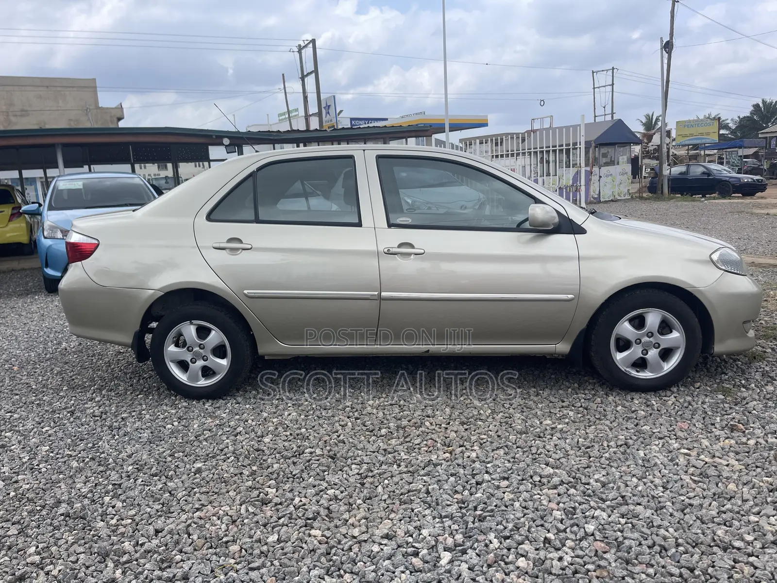 Toyota Vios 2010 Gold