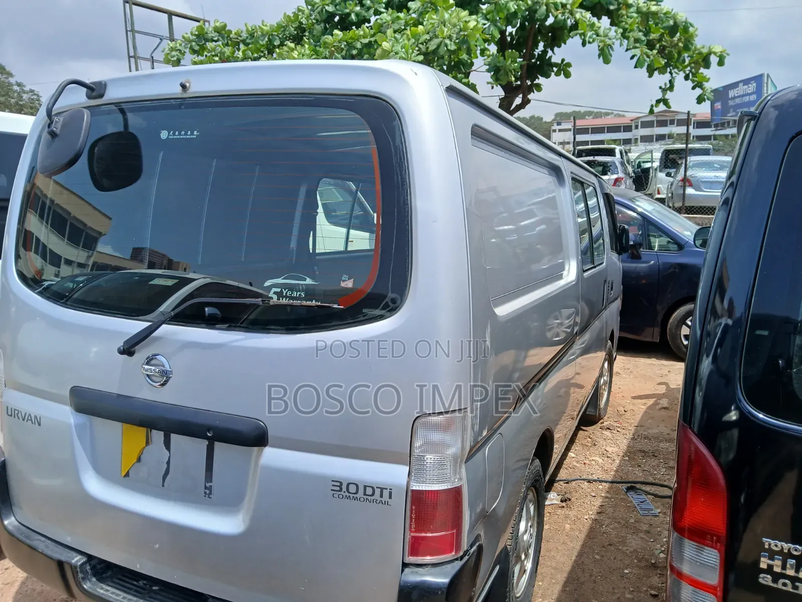 Nissan Caravan (Urvan) 2010 Silver