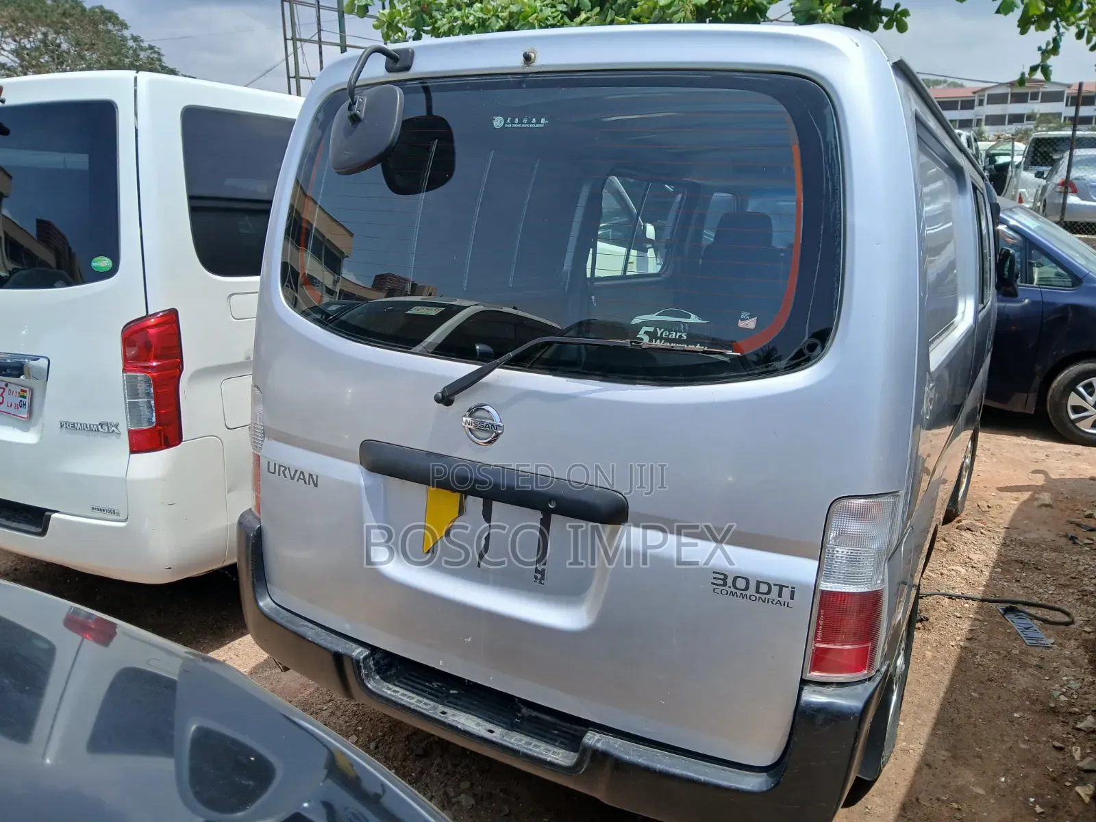 Nissan Caravan (Urvan) 2010 Silver