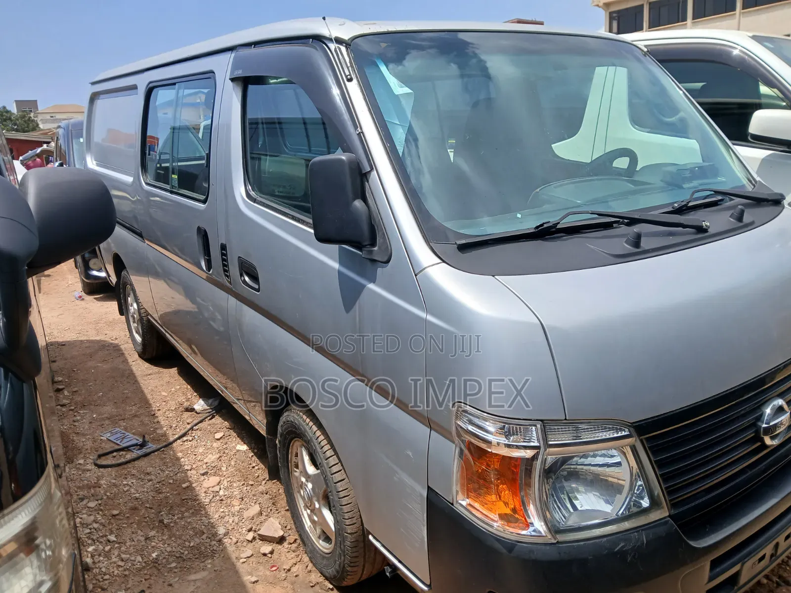 Nissan Caravan (Urvan) 2010 Silver