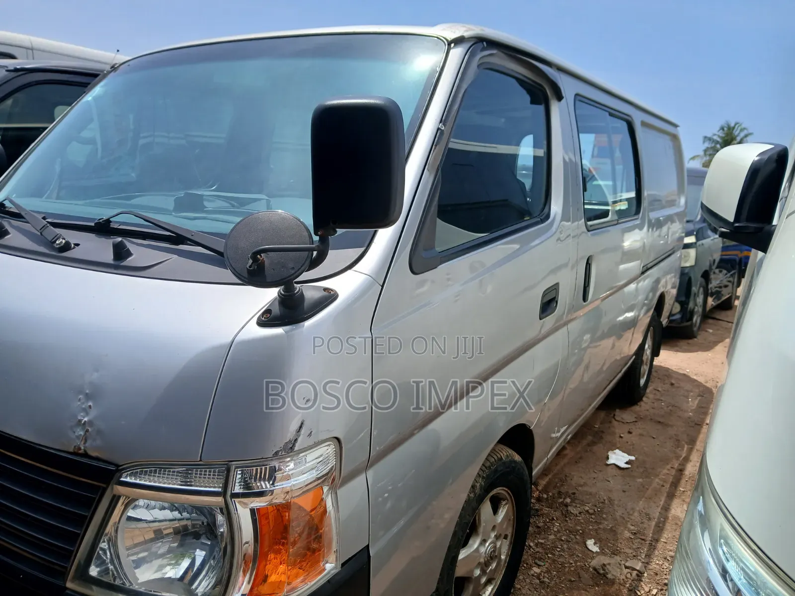 Nissan Caravan (Urvan) 2010 Silver