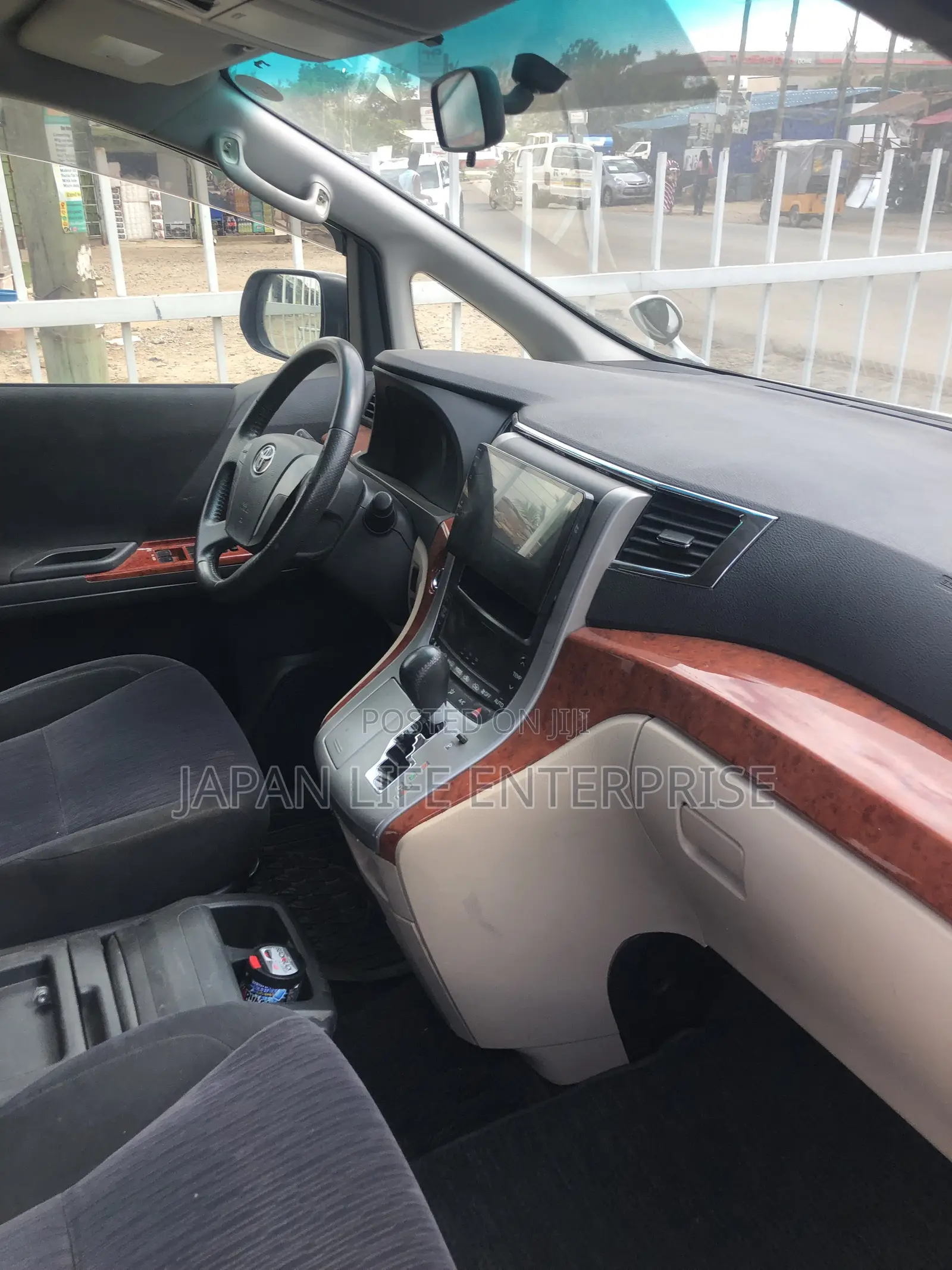 Toyota Alphard 2012 Off white