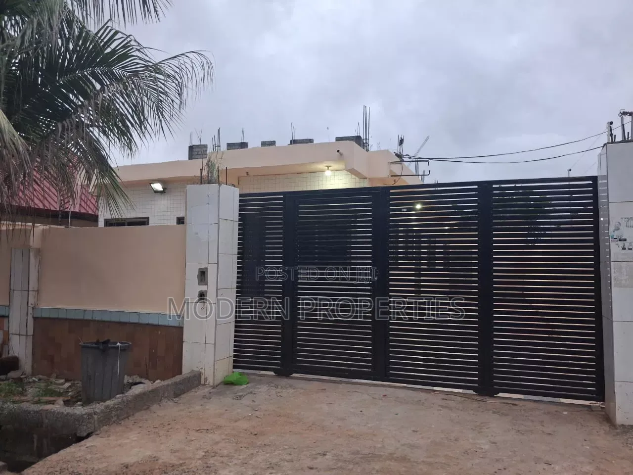 3bdrm House in Modern Properties, New Town for rent