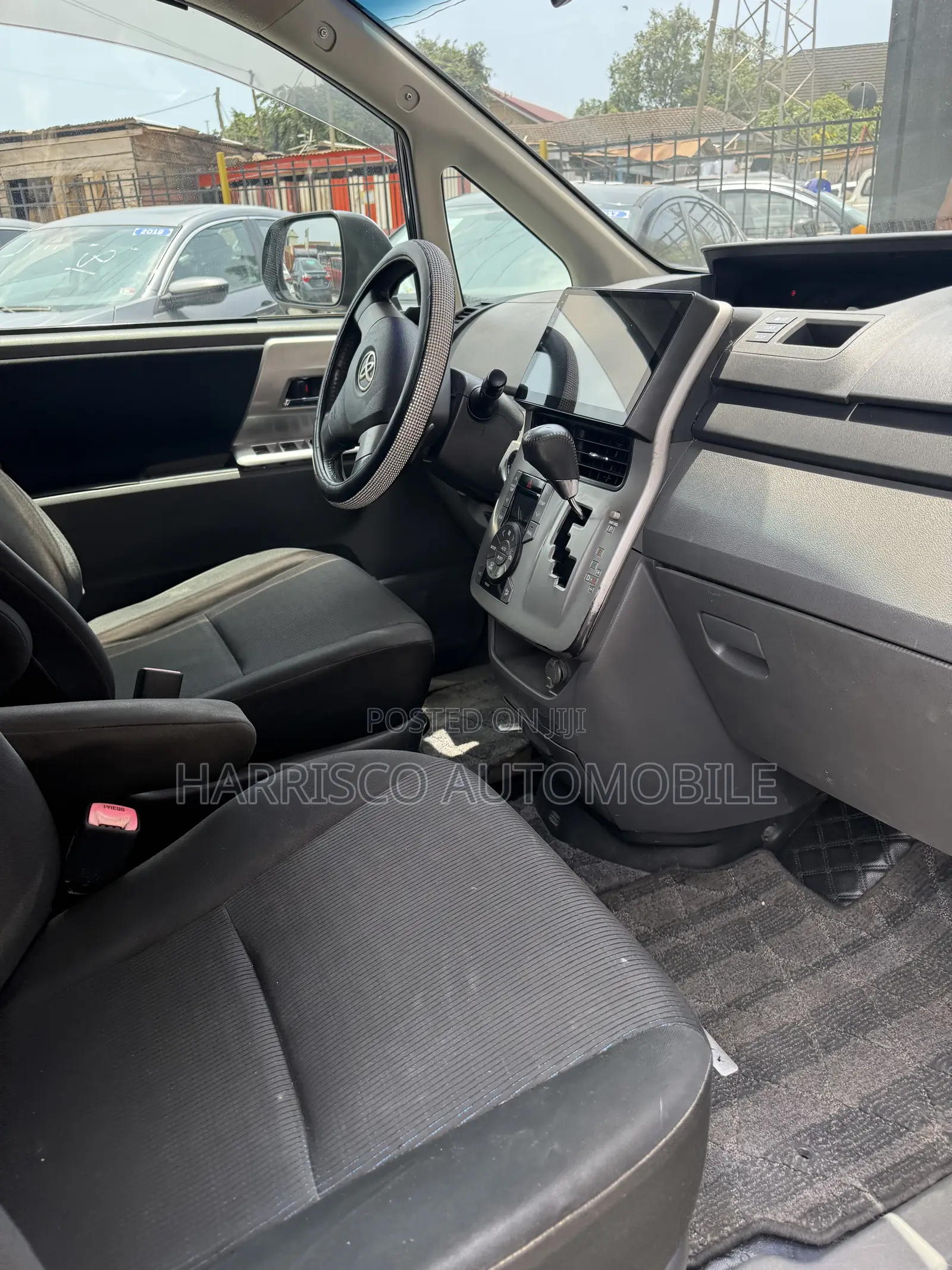 Toyota Voxy V 4WD 8-Seater 2013 Gray