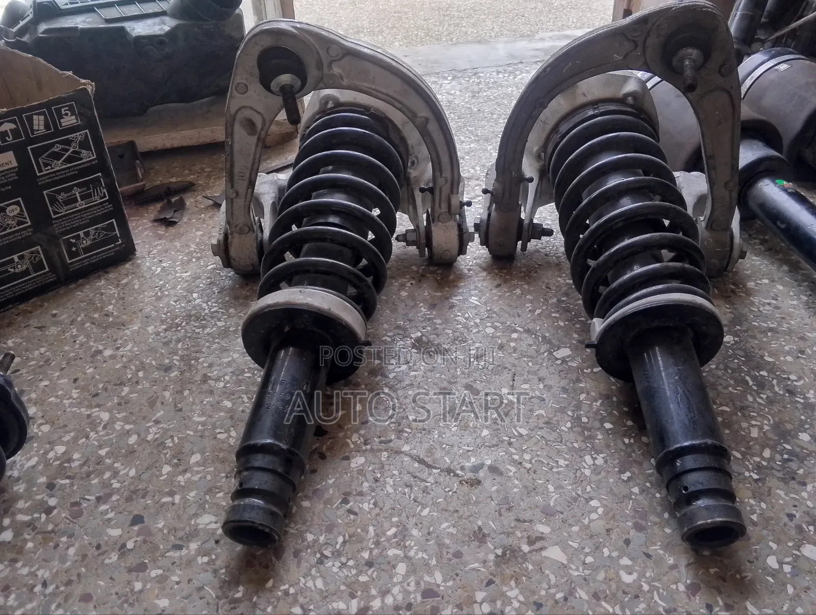 Cadillac STS/SRX 2004-2011 Shocks+upper Arm