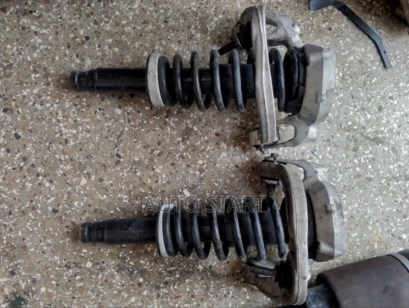 Cadillac STS/SRX 2004-2011 Shocks+upper Arm