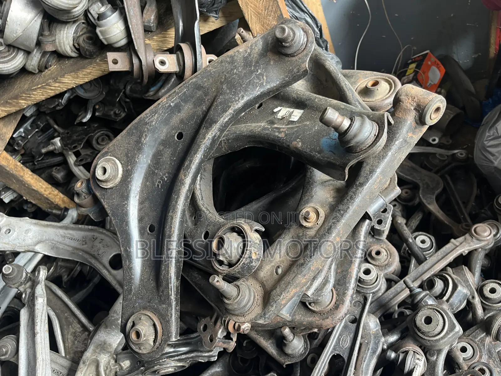 Nissan Roque Lower Arm