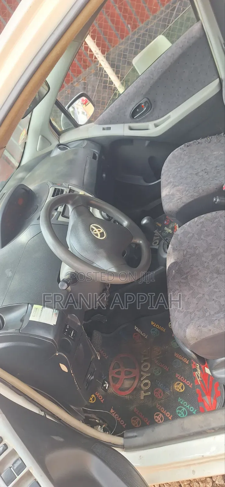 Toyota Vitz 1.3 AWD 3dr 2009 White
