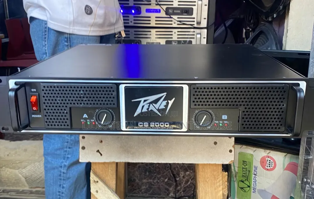 PEAVEY CS2000 Mid Amplifier