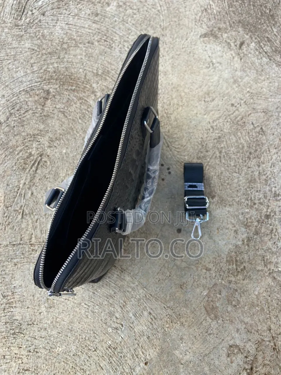 Men's Waterproof Crocodile Textured Briefcase