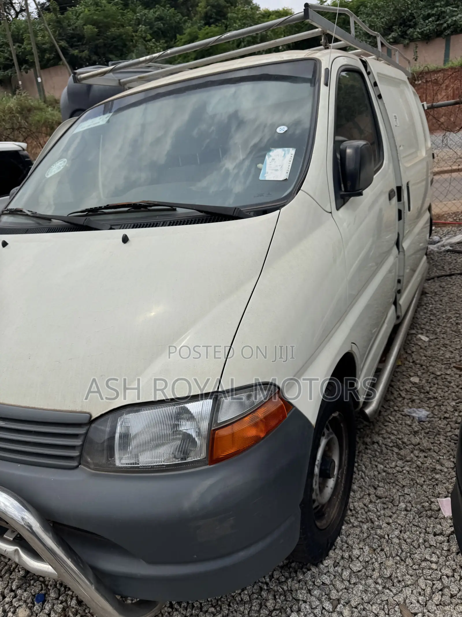 Toyota HiAce 2002 White