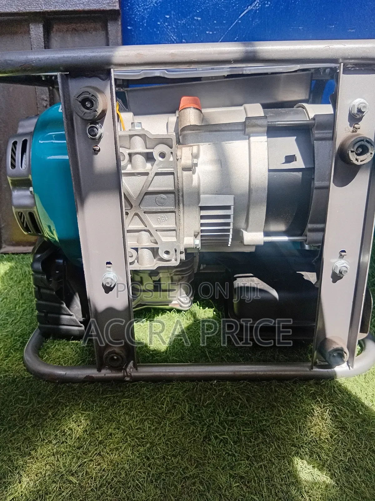 TOTAL GENERATOR 1200W Petrol Generator for Everyday Power