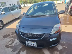 Toyota Yaris Base Sedan 4dr 2010 Gray