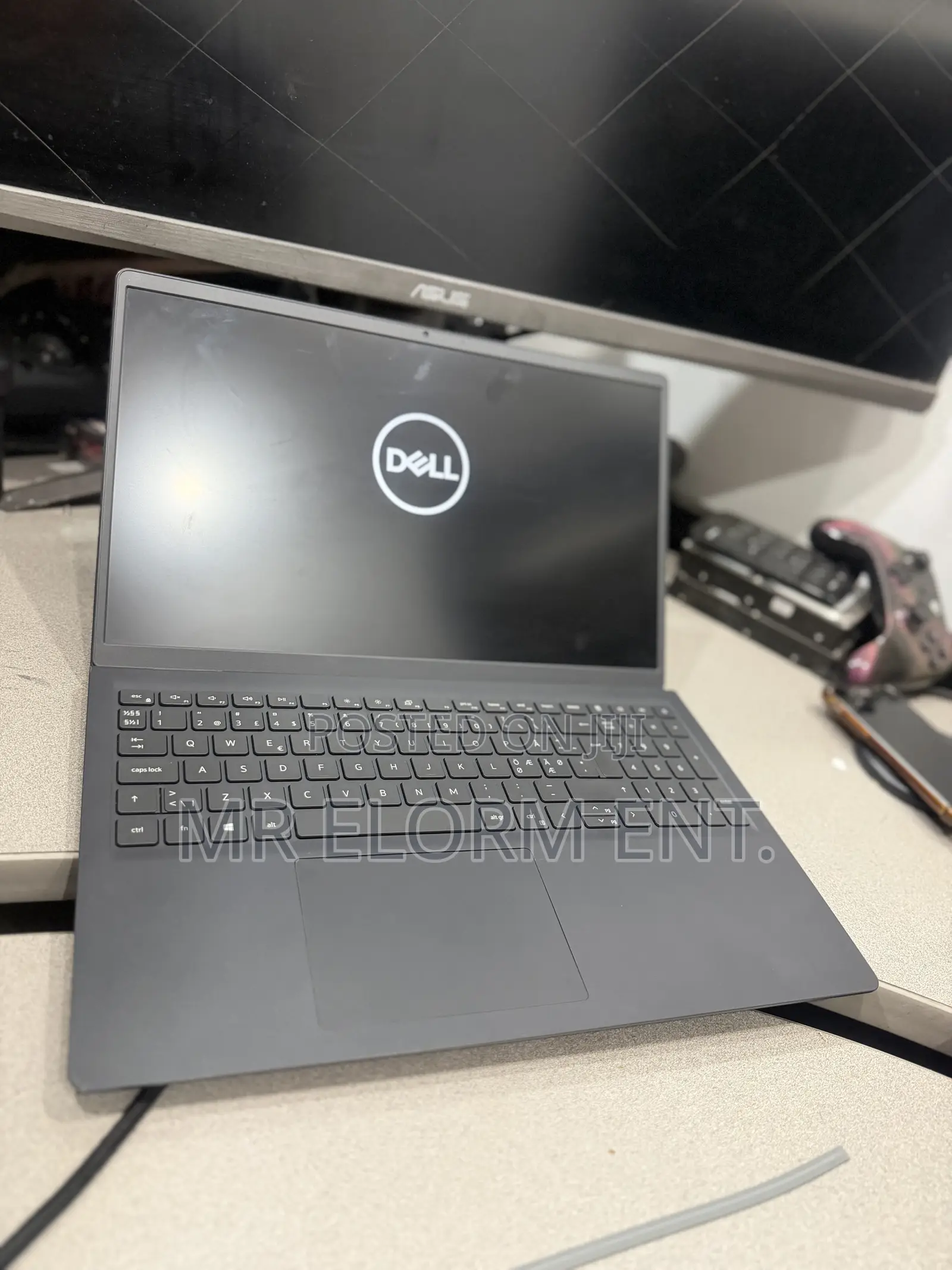 Laptop Dell Vostro 15 3515 8GB AMD Ryzen 5 SSD 256GB