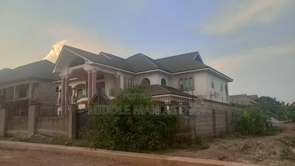 Furnished 6bdrm House in Middle Man Agency, Kumasi Metropolitan