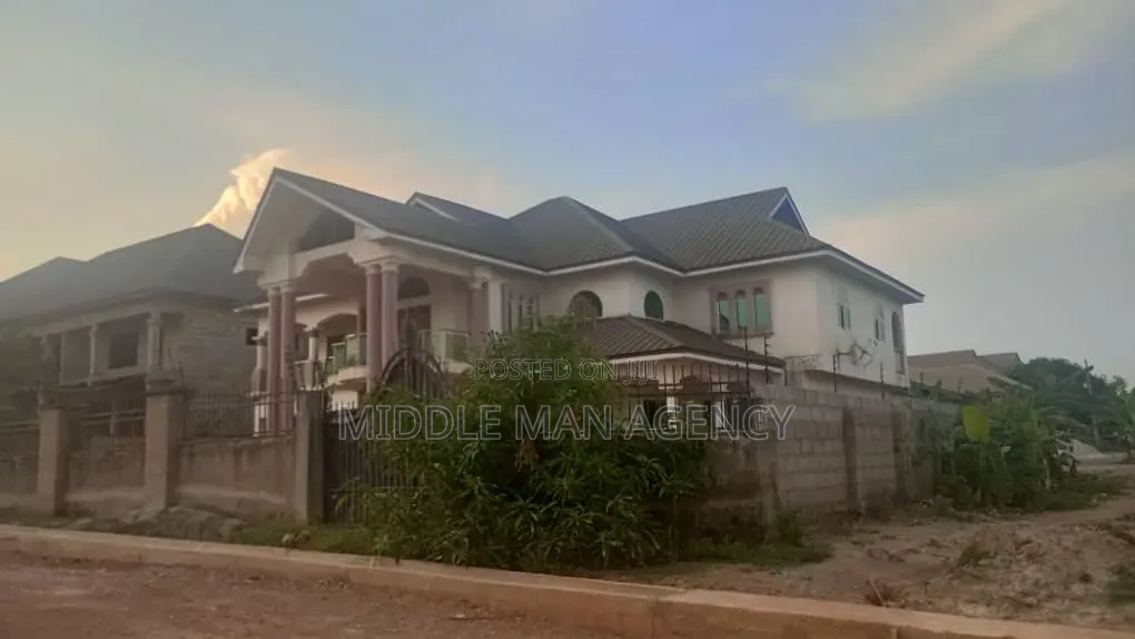 Furnished 6bdrm House in Middle Man Agency, Kumasi Metropolitan
