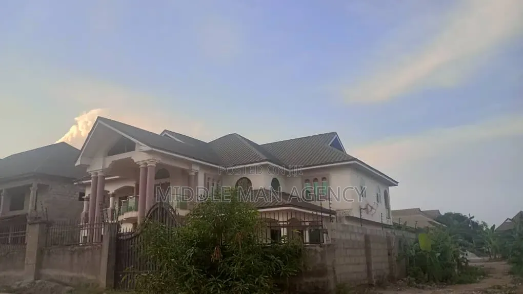 Furnished 6bdrm House in Middle Man Agency, Kumasi Metropolitan