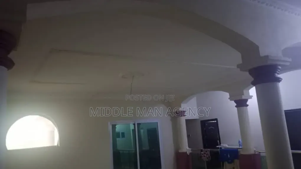 Furnished 6bdrm House in Middle Man Agency, Kumasi Metropolitan