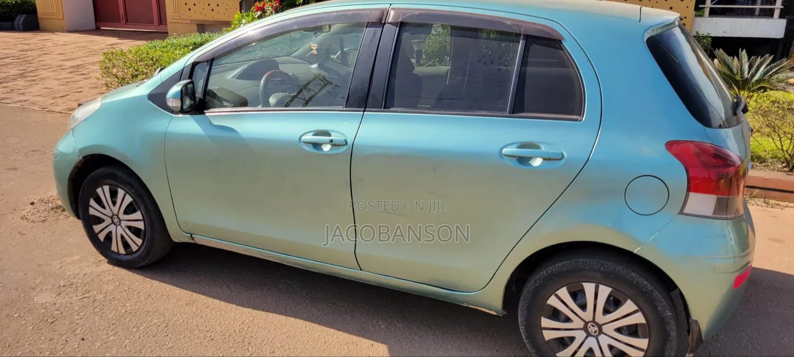 Toyota Vitz 2010 Green