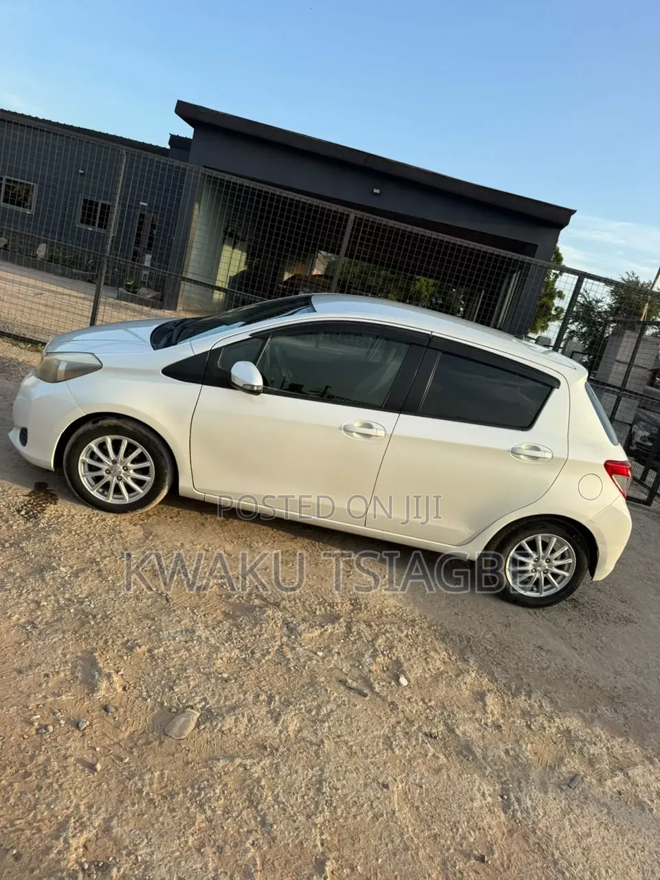 Toyota Vitz 1.5 FWD 5dr 2013 White