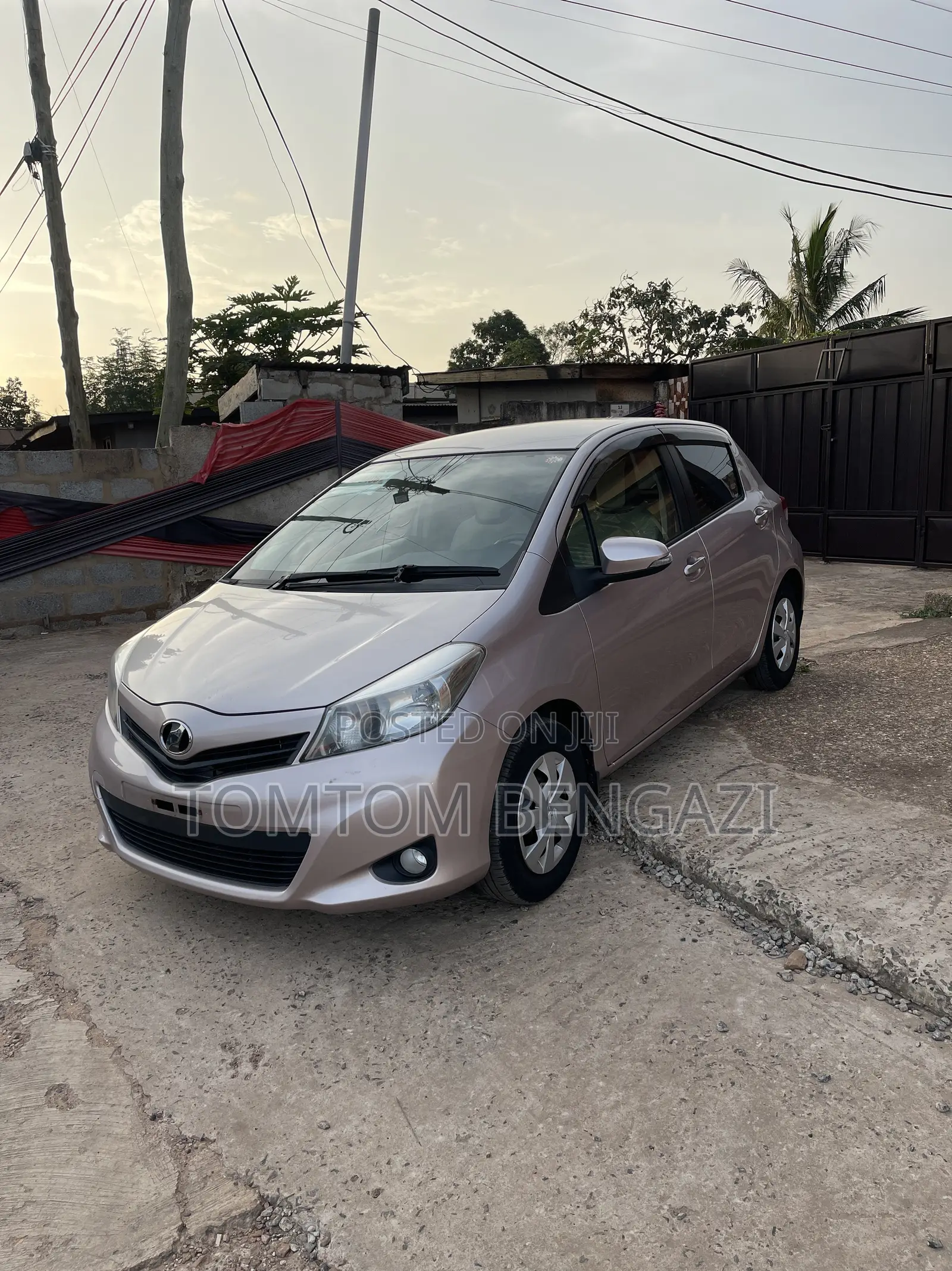 Toyota Vitz 1.3 FWD 5dr 2013 Pink