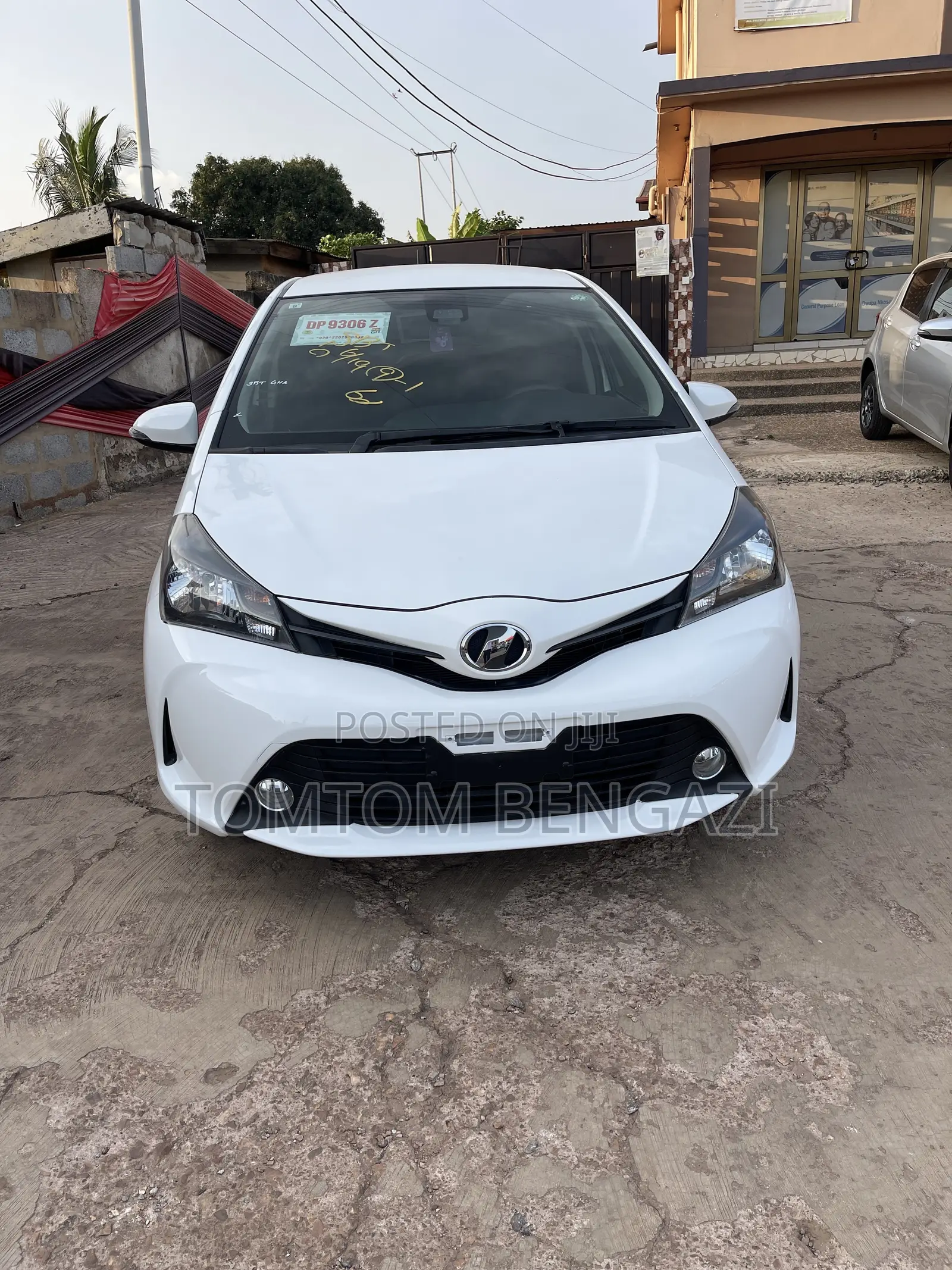 Toyota Vitz 1.3 FWD 5dr 2015 White