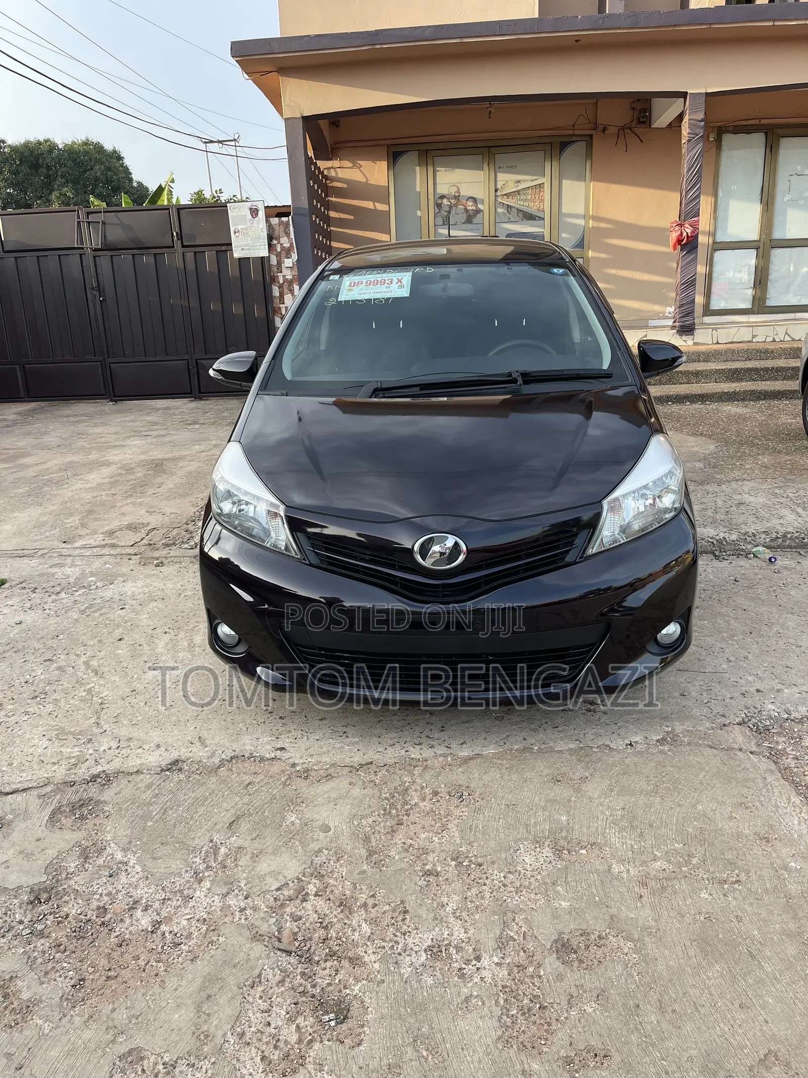 Toyota Vitz 1.3 FWD 5dr 2013 Burgundy
