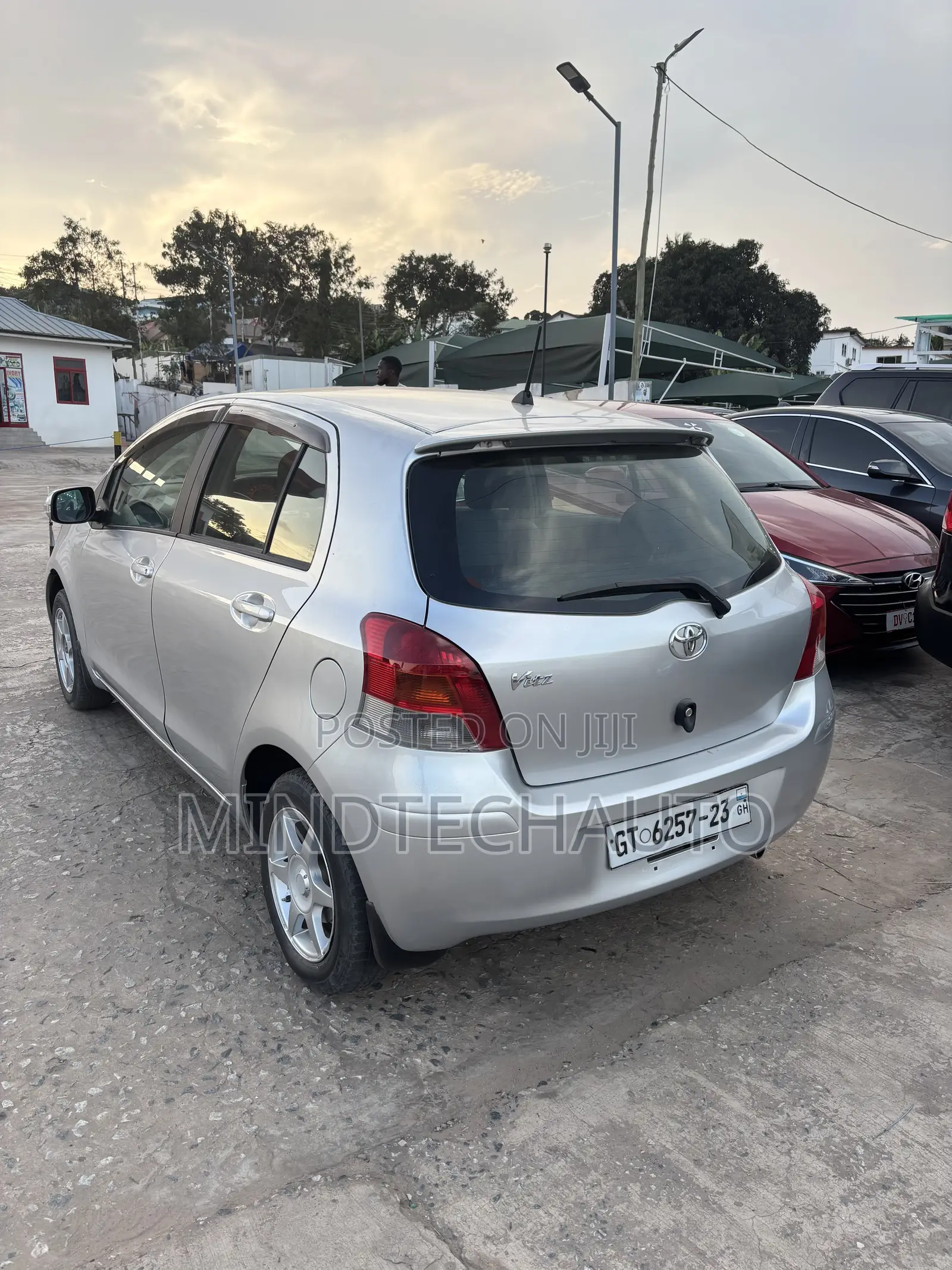 Toyota Vitz 1.3 AWD 3dr 2010 Silver