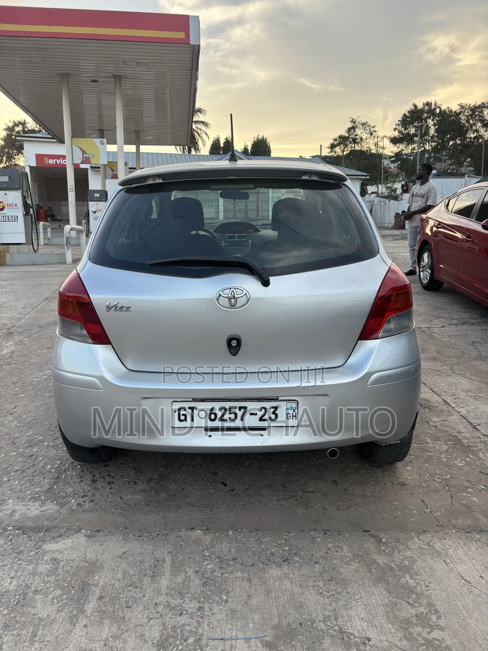 Toyota Vitz 1.3 AWD 3dr 2010 Silver