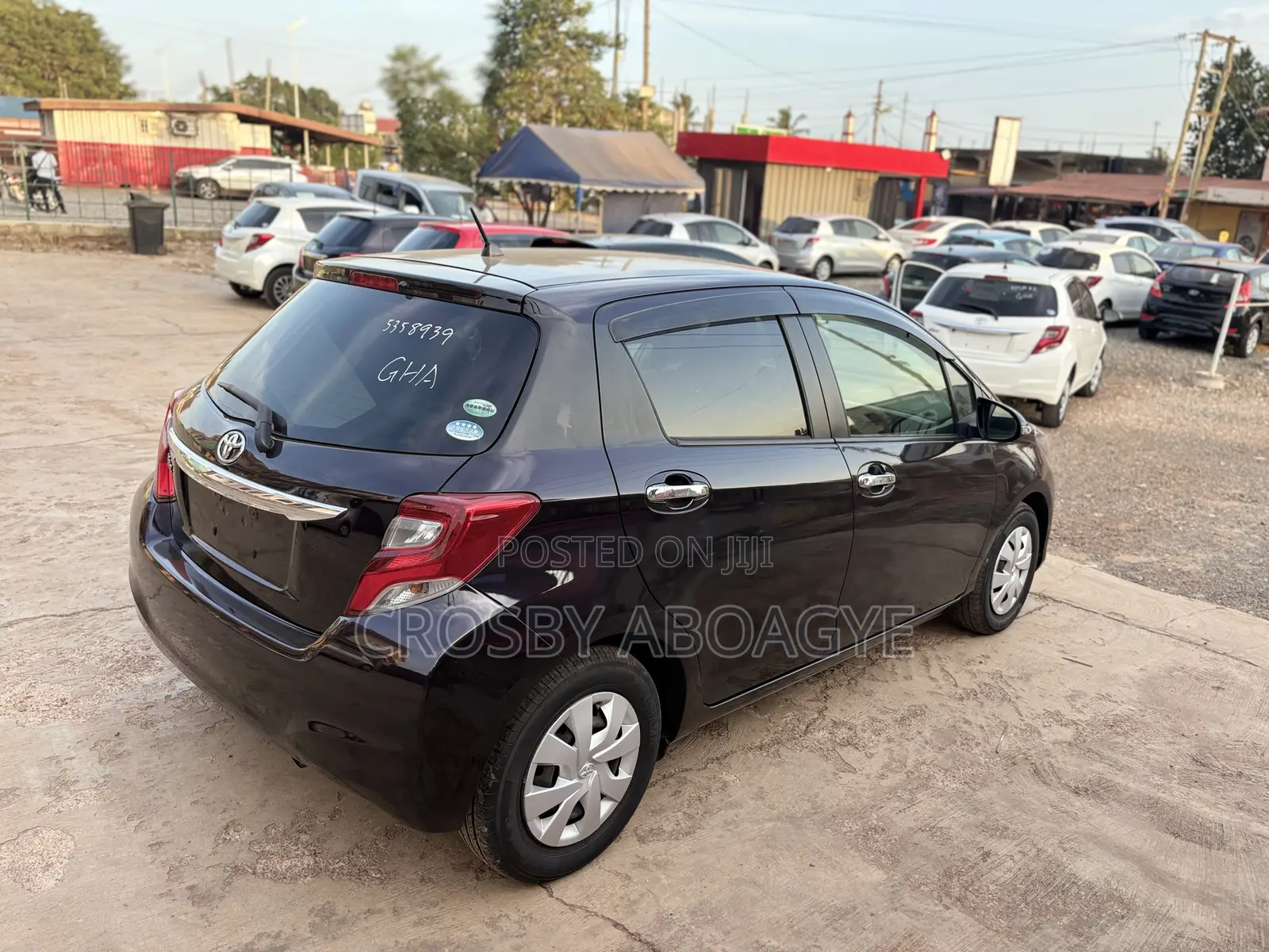 Toyota Vitz 1.3 FWD 5dr 2015 Black