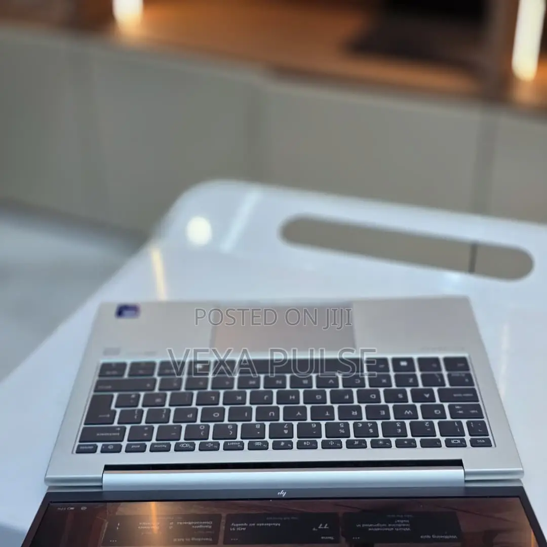 Laptop HP Elitebook 830 G11 16GB Intel Core Ultra 5 SSD 256GB