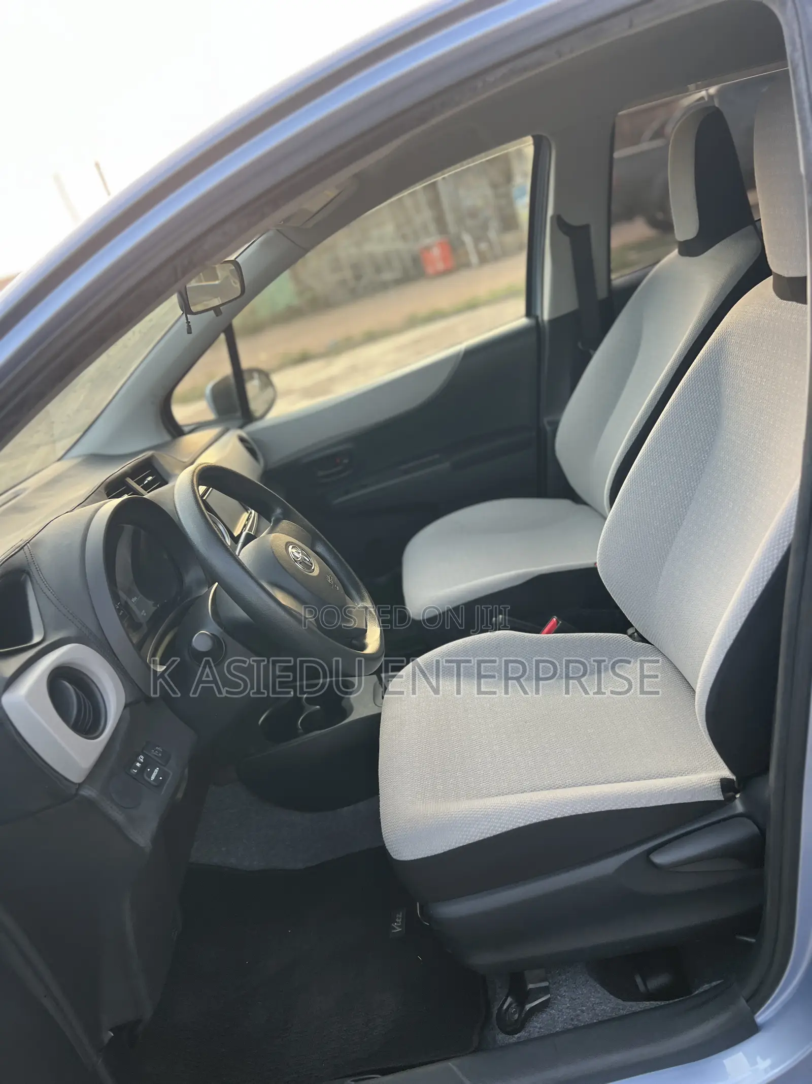 Toyota Vitz 1.3 AWD 3dr 2013 Blue