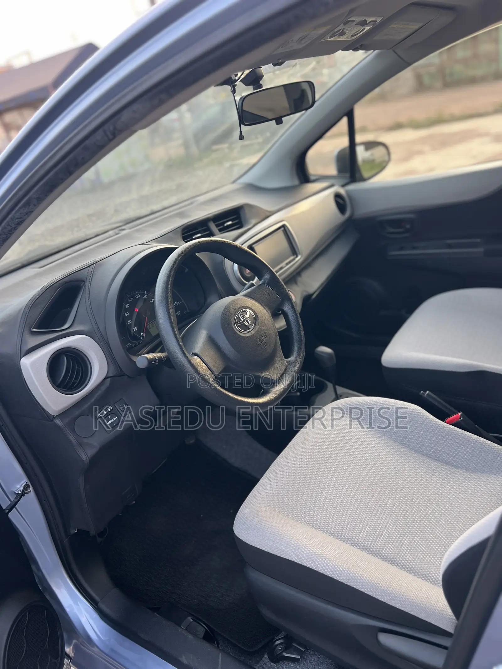 Toyota Vitz 1.3 AWD 3dr 2013 Blue