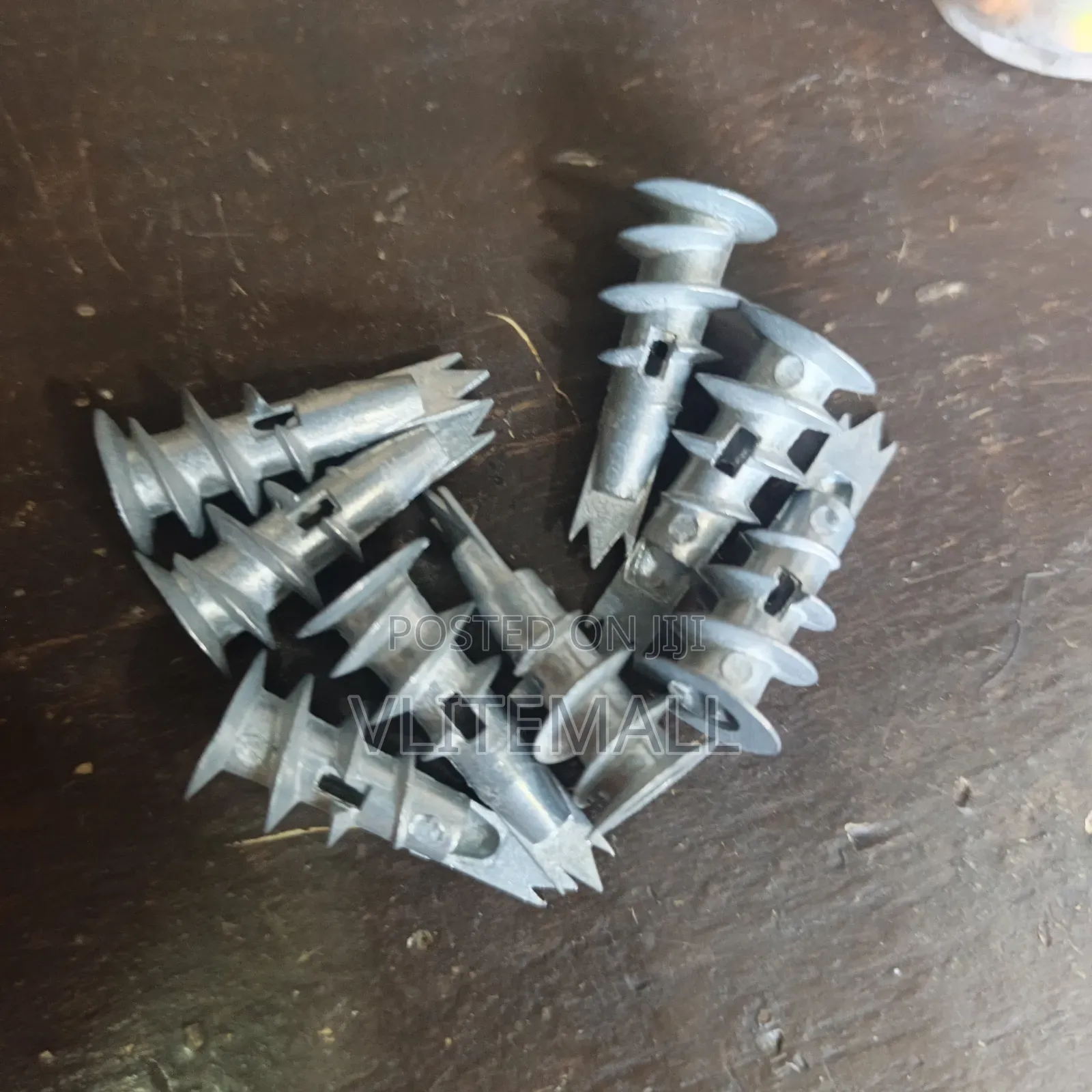 Shows Zinc Alloy Self-Drilling Drywall Anchors 10pcs