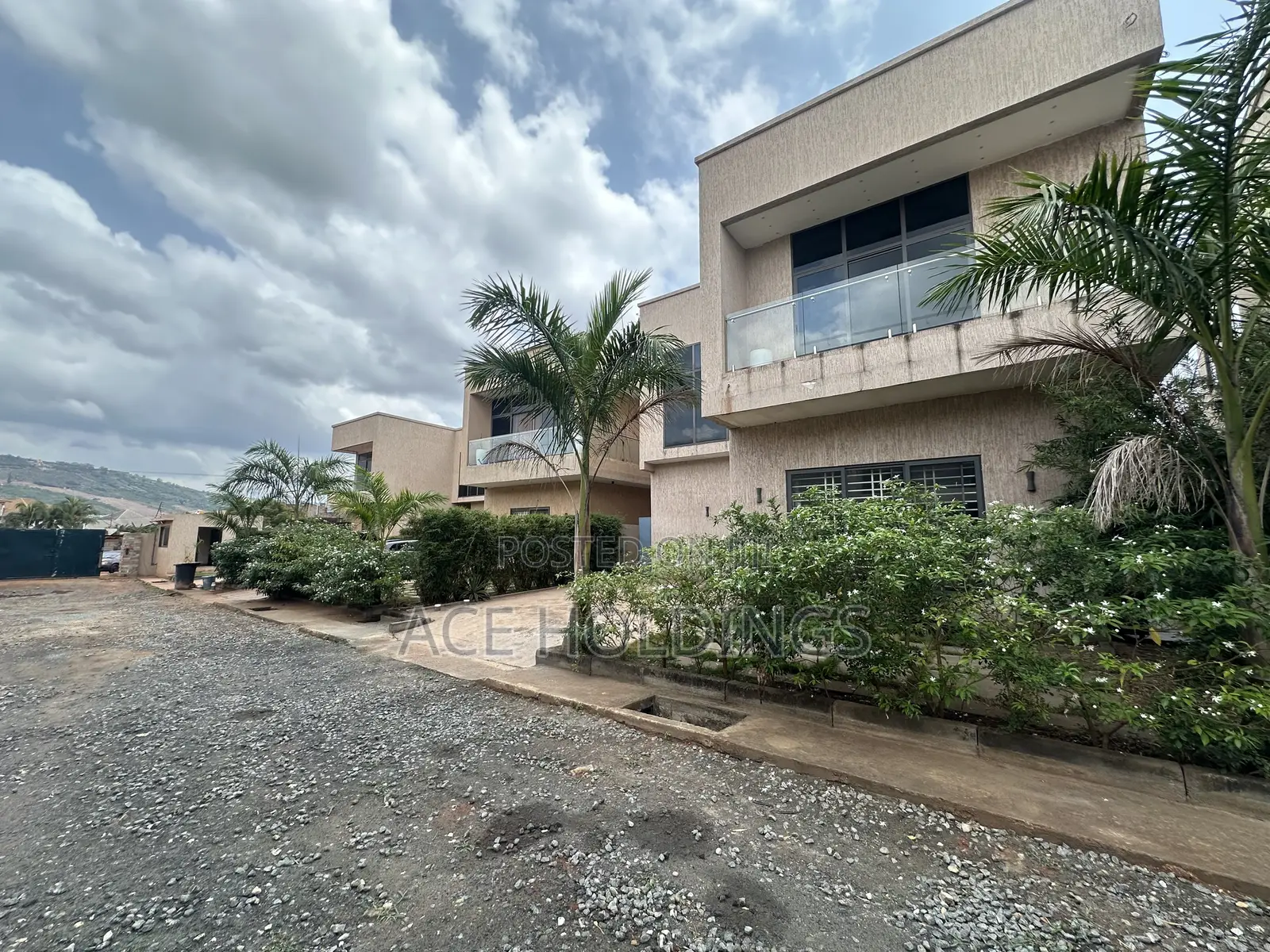 4bdrm House in Oyarifa for sale