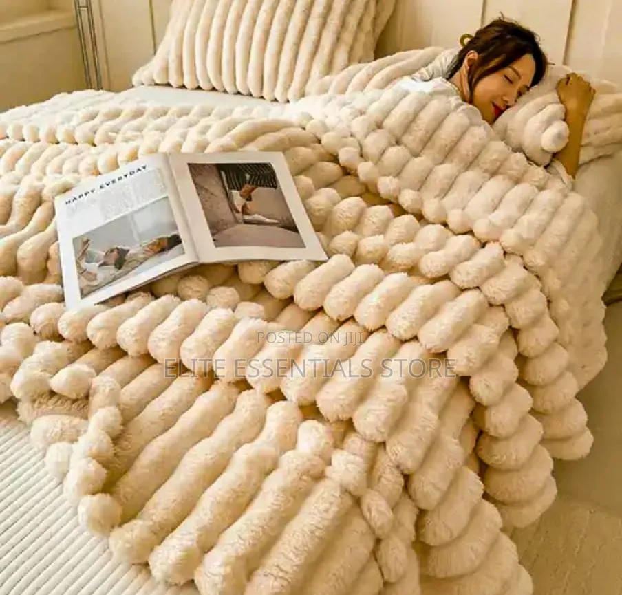 High Quality Fluffy Bedsheet Bed Covering With 2 Pillow Cases