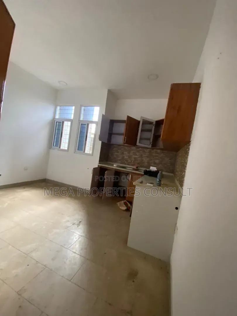 9bdrm House in Mile 7 for rent
