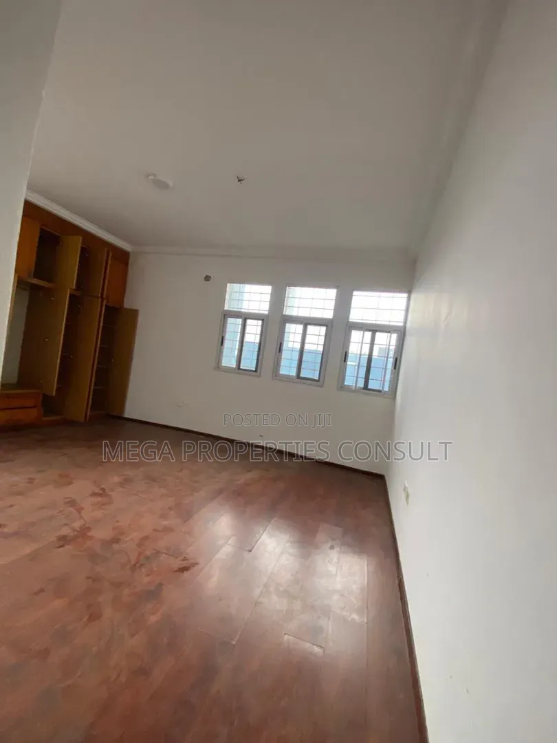 9bdrm House in Mile 7 for rent